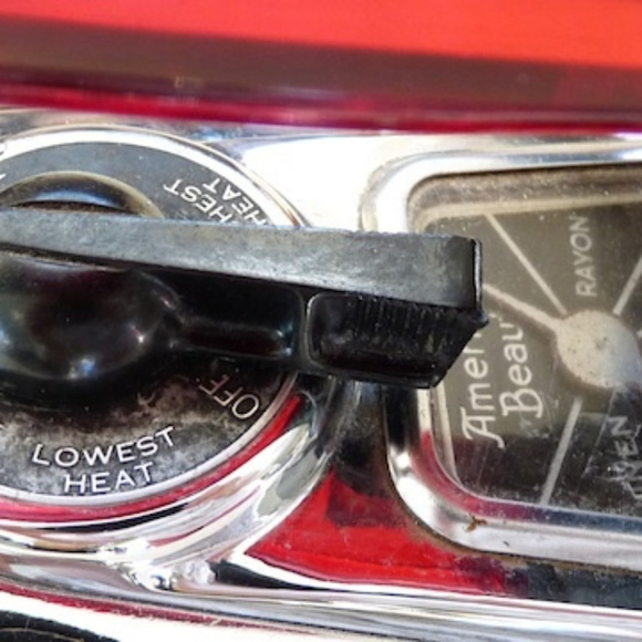 Vintage electric American Beauty iron red lucite - Picture 3 of 8